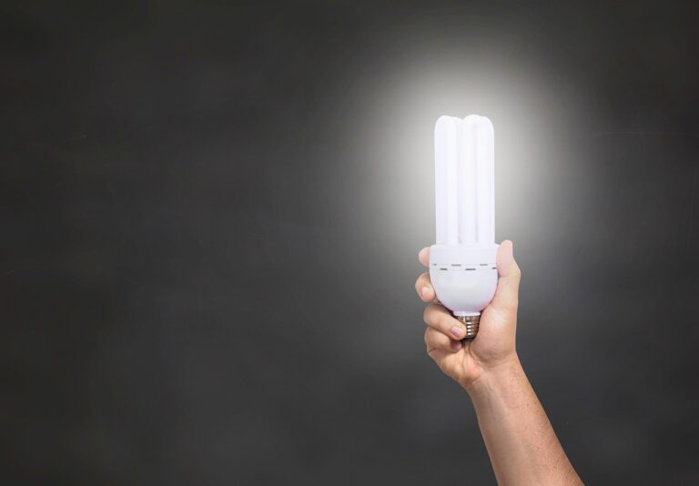 découvrez les problèmes courants liés à la durée de vie des ampoules led et comment maximiser leur performance et longévité.